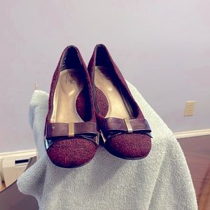 Burgundy and black tweed fabric pump by Hush Puppies 2” stacked heel